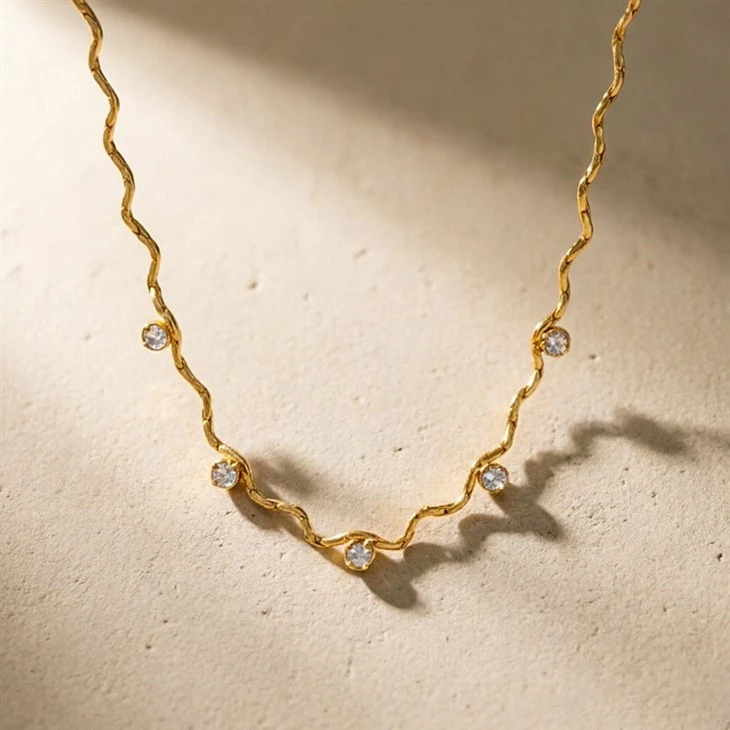 Wavy Twist Chain Tiny Necklace high quality